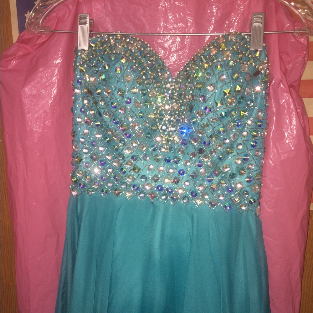 Prom dress! - Picture 3 of 8